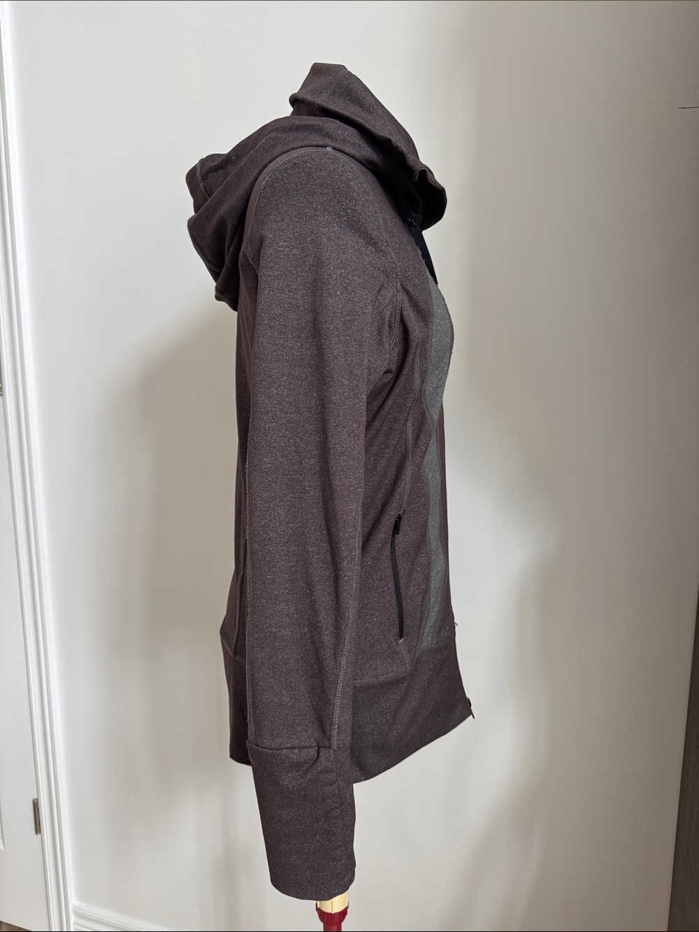 Lululemon Stride Hooded Jacket Size 10 - Picture 4 of 12